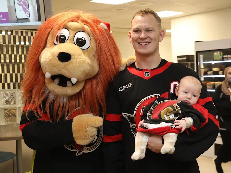  Brady Tkachuk and Spartacat of the Ottawa Senators are photographed 2.5 months old Ollie Matteo Mallabone-Bérubé.