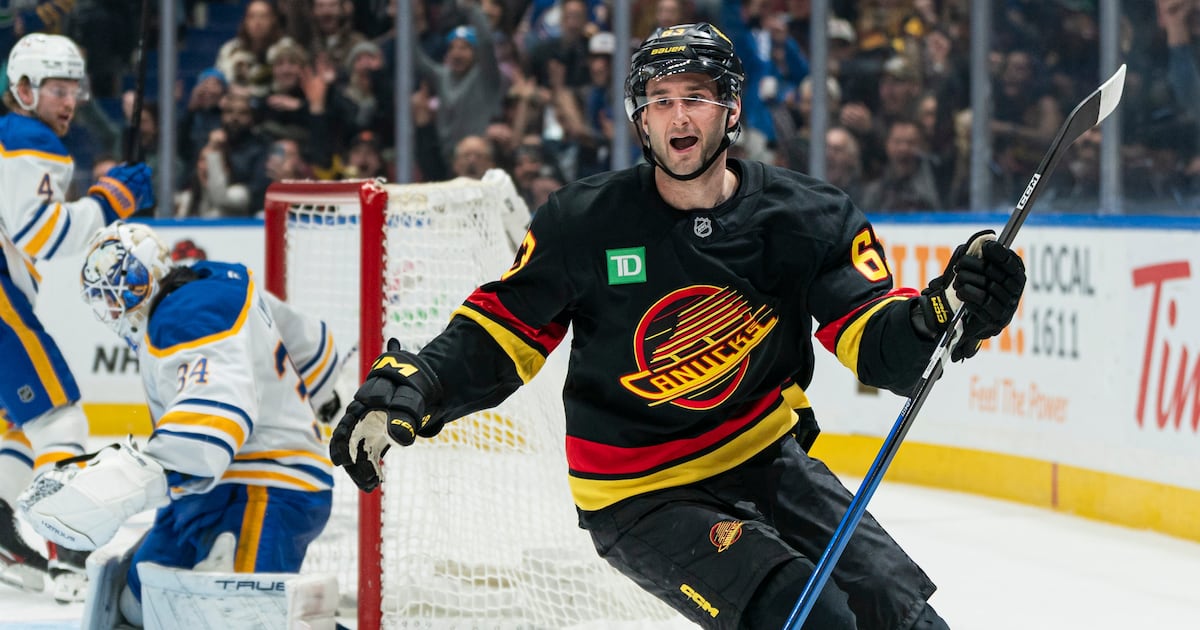 Vancouver Canucks, F Max Sasson agree on two-year, $2M contract