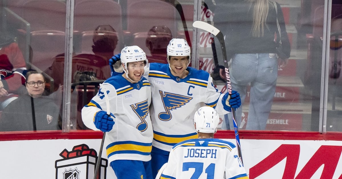 Brayden Schenn, Dylan Holloway lead St. Louis Blues to win over Montreal Canadiens