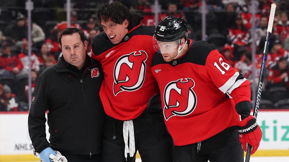 Brenden Dillon injured in fight during 1,000th career game