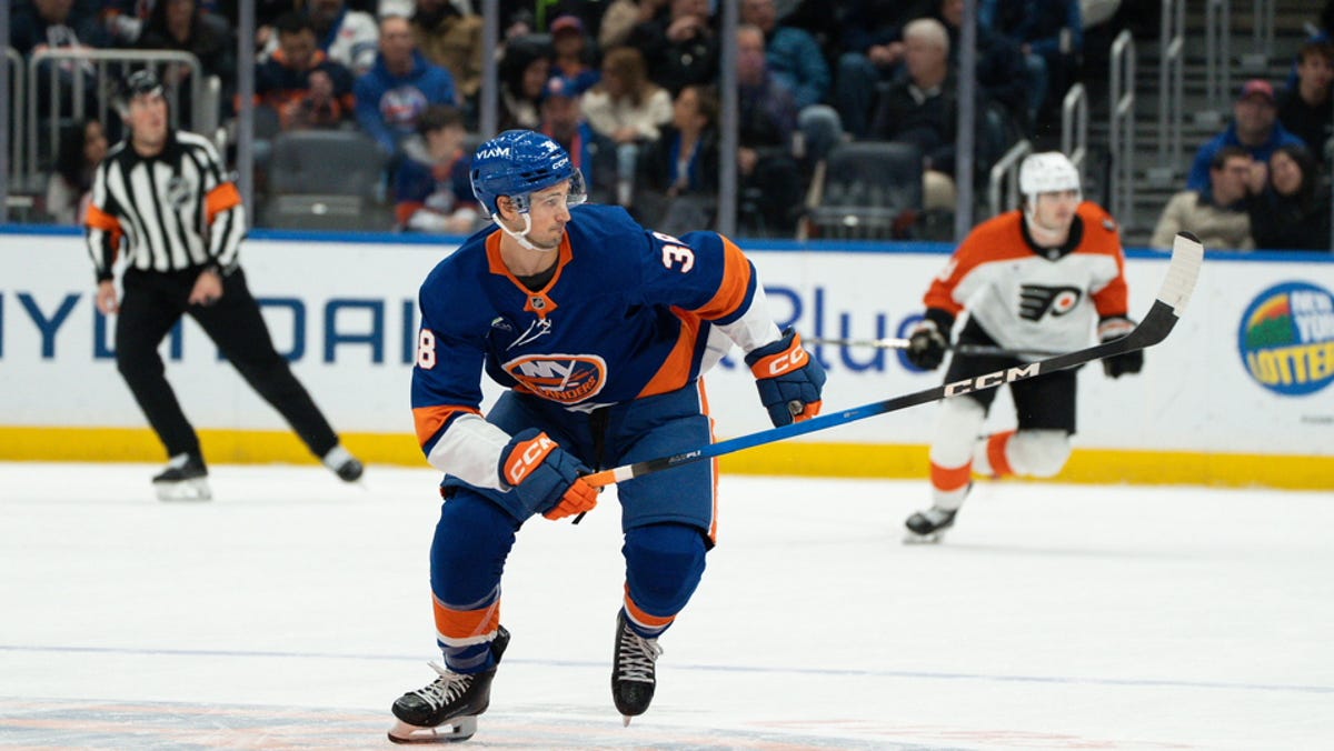 Michigan native makes NHL debut with New York Islanders