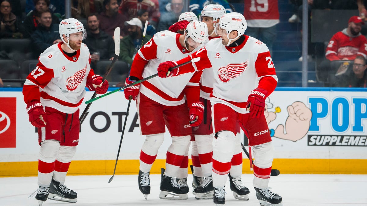Detroit Red Wings jump into 1st in Atlantic with win over Canucks
