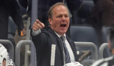 Ex-NHL ref defends hand-pass rule Lightning, Sabres coaches criticized