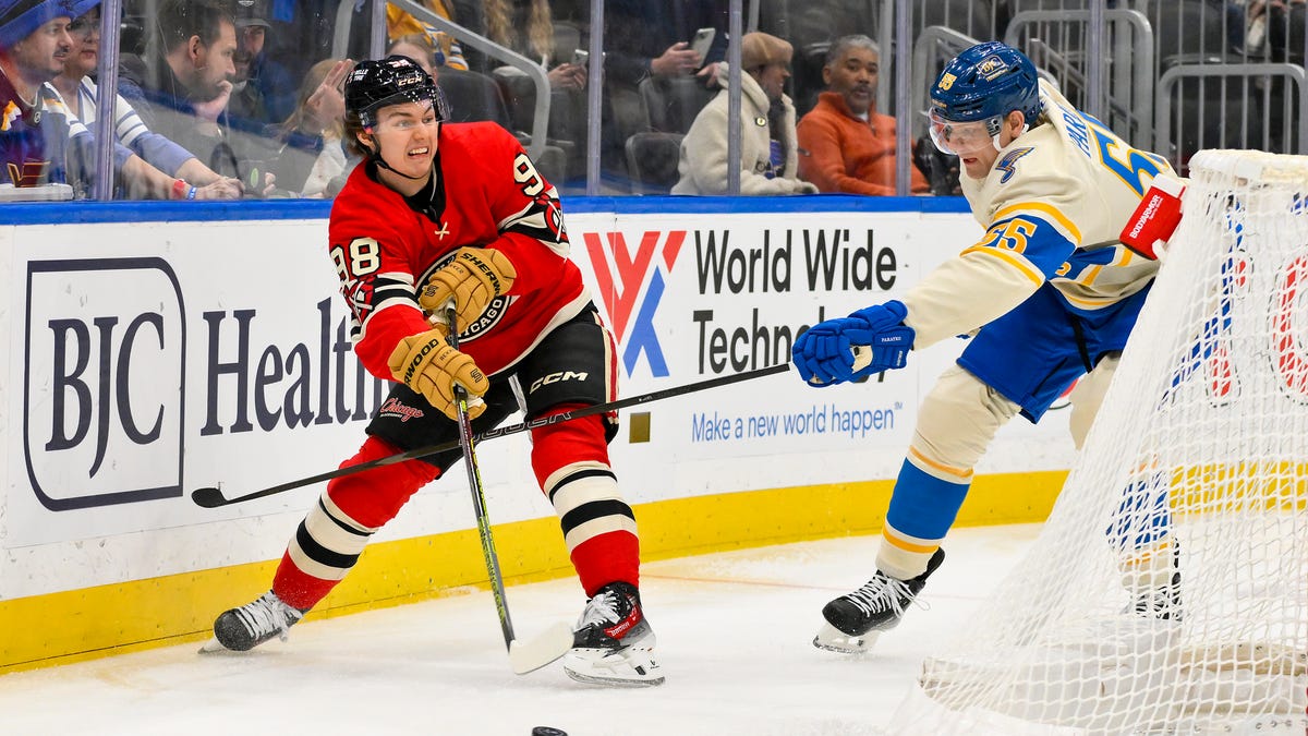 Blackhawks at Blues odds, picks and predictions