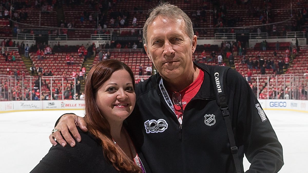 Detroit Red Wings photographer given game puck after death of daughter