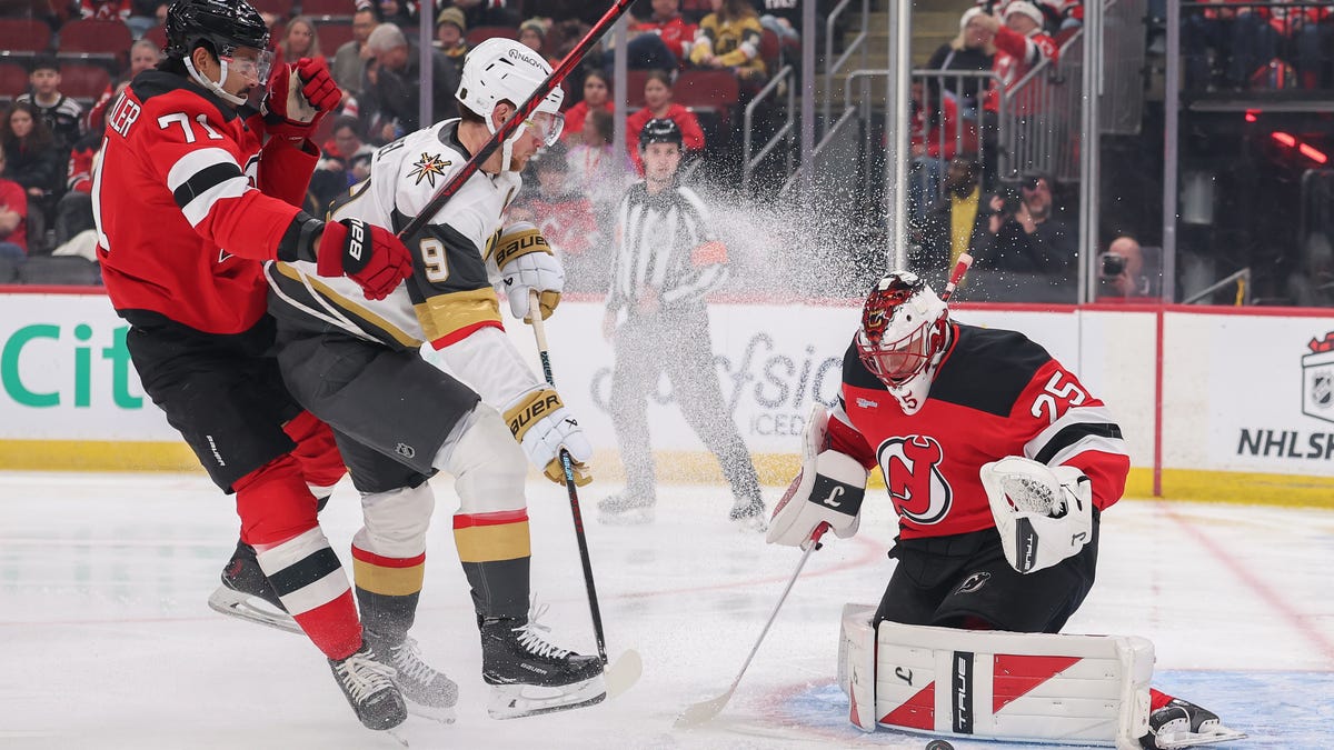 Devils at Golden Knights odds, picks and predictions
