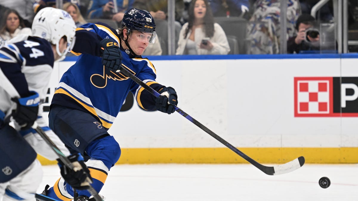 Blues' Berggren scores first goal since waived by Wings