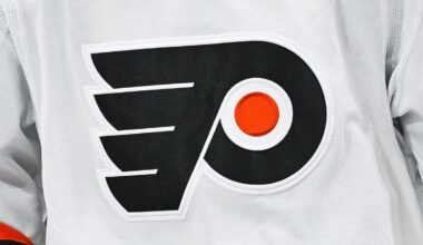 Flyers play-by-play broadcaster suspended for hot mic comment on radio