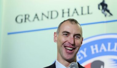 Islanders deal 2 future Hall of Famers