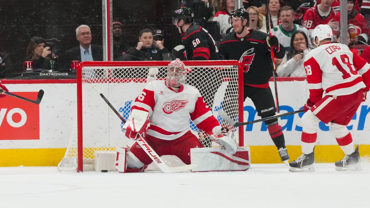 Detroit Red Wings exit break with 5-2 loss to Carolina Hurricanes
