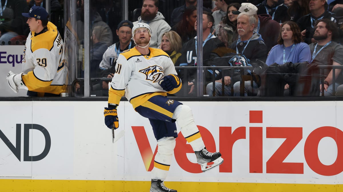 Steven Stamkos nears milestone in Predators comeback win vs Mammoth