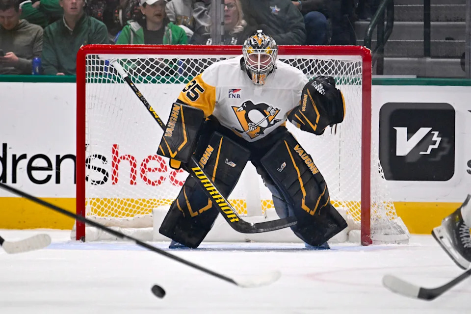 Pittsburgh Penguins goaltender Tristan Jarry (35) faces the Dallas Stars attack during the game at the American Airlines Center.Jerome Miron-Imagn Images