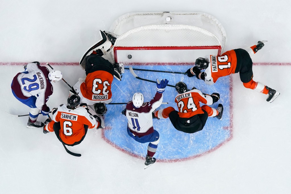 Mackenzie Blackwood, Avalanche hang on to fend off pesky Flyers in win