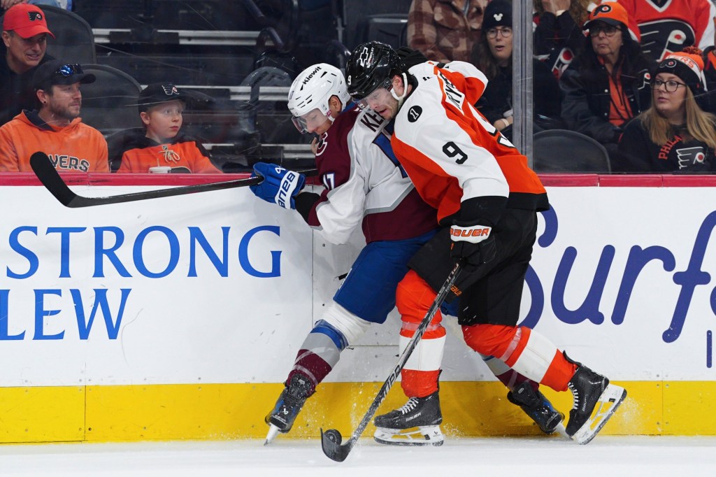 Flyers battle but can't find a way to get past Avs