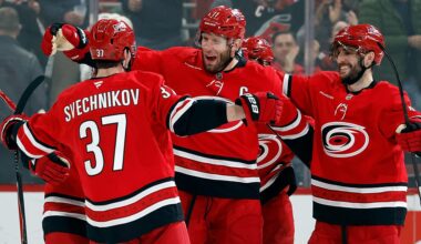Hurricanes celebrate ’06 team with 4-1 win over Columbus