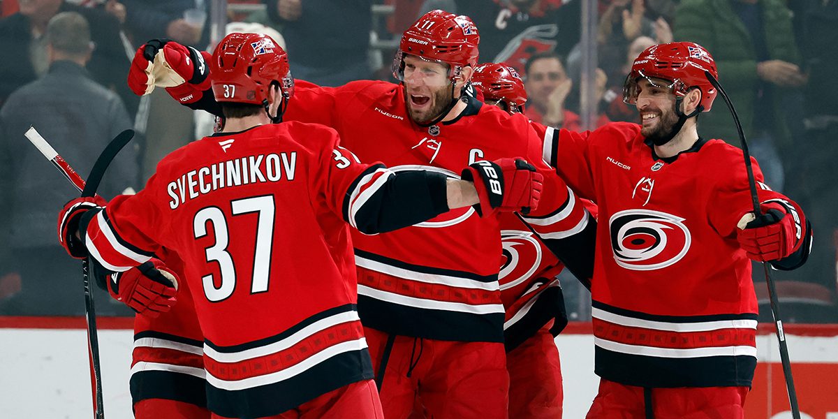Hurricanes celebrate ’06 team with 4-1 win over Columbus