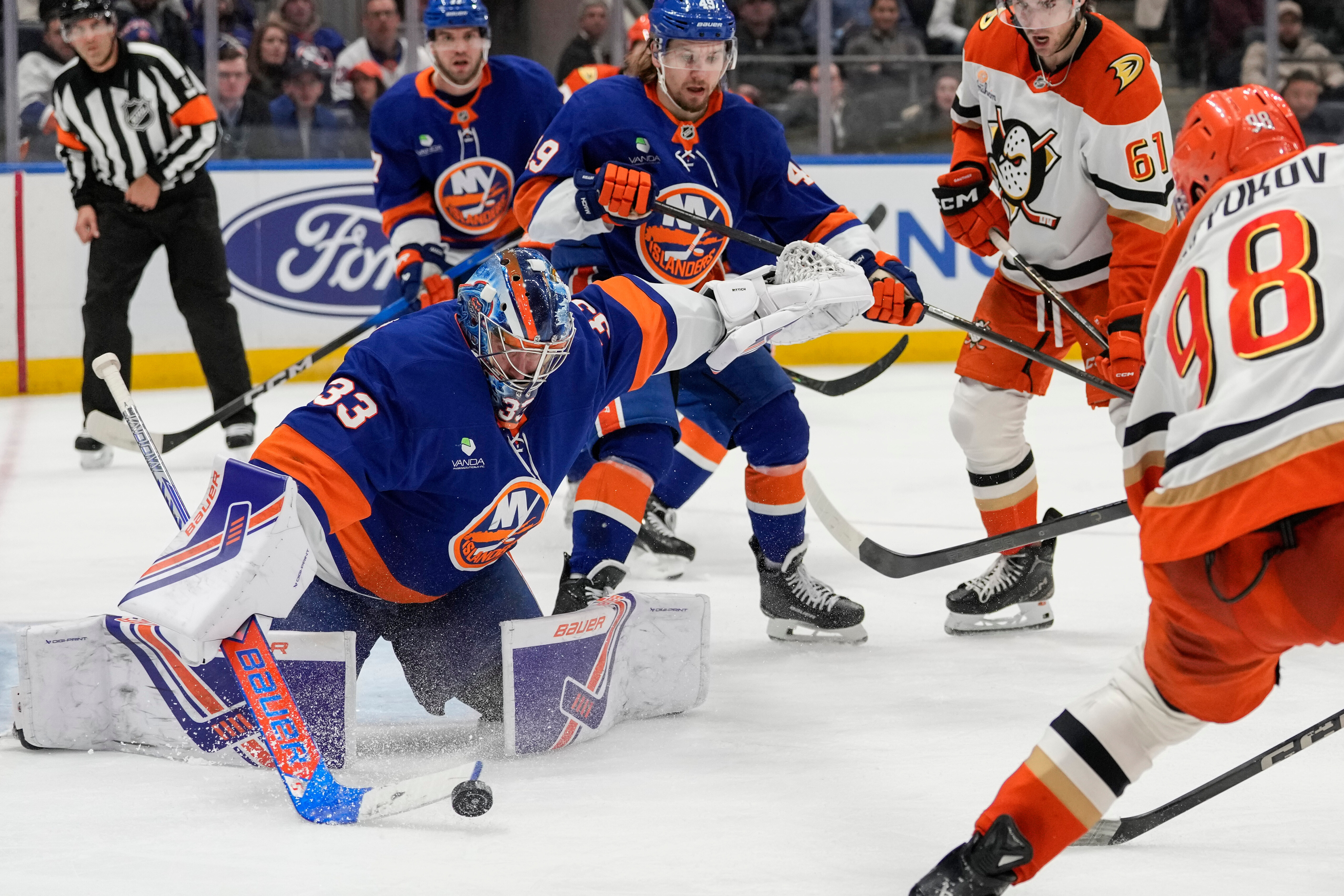 New York Islanders goaltender David Rittich (33) keeps his eyes...