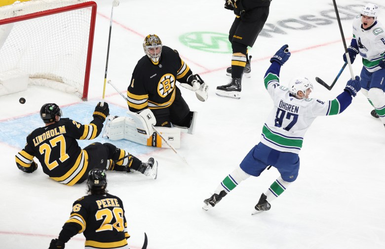 Bruins lose to Canucks in shootout