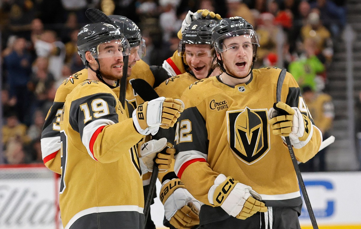 Golden Knights put some recent issues to rest with beatdown of Sharks -
Las Vegas Sun News