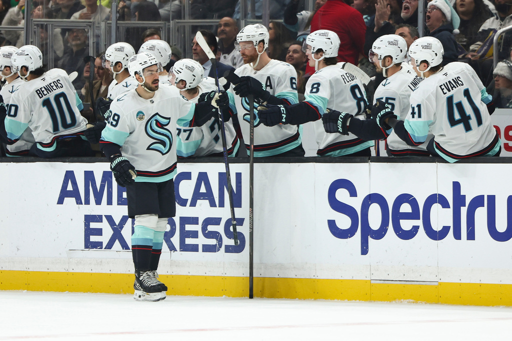 Kraken hold off struggling Kings 3-2