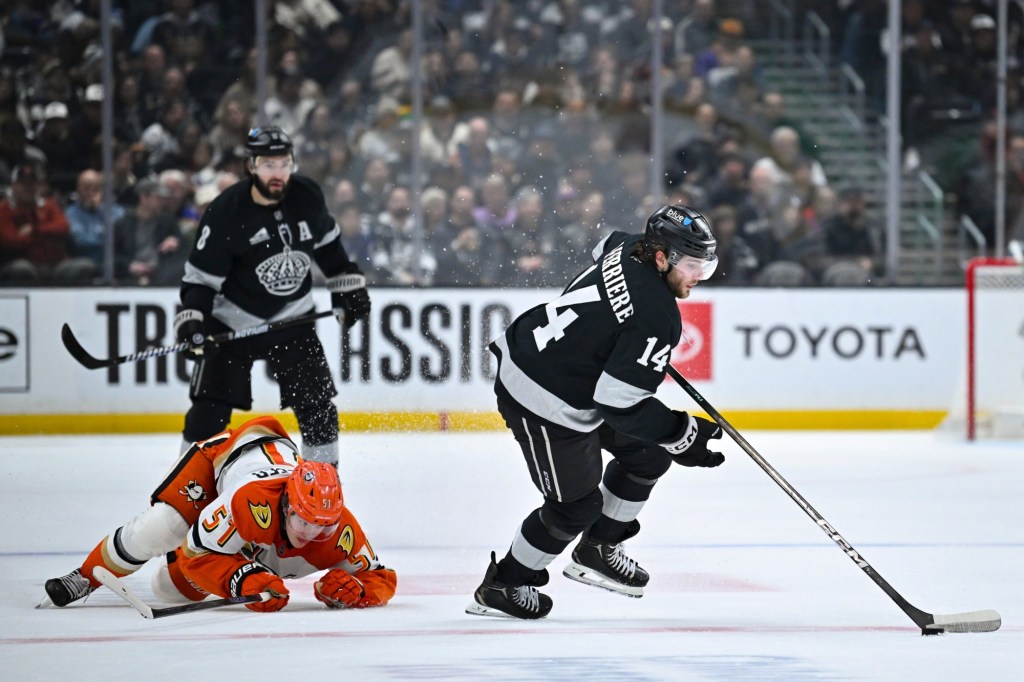 Kings jump on Ducks early in Freeway Faceoff rout – Daily News