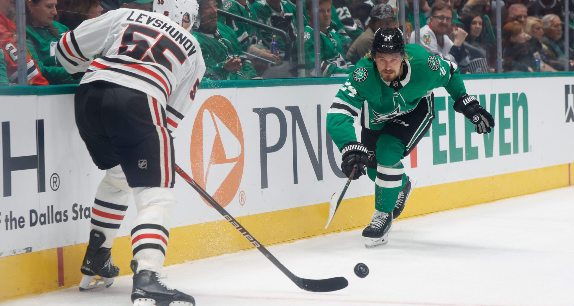 Blackhawks Snap Six-Game Skid with 4-3 Shootout Win Over Stars