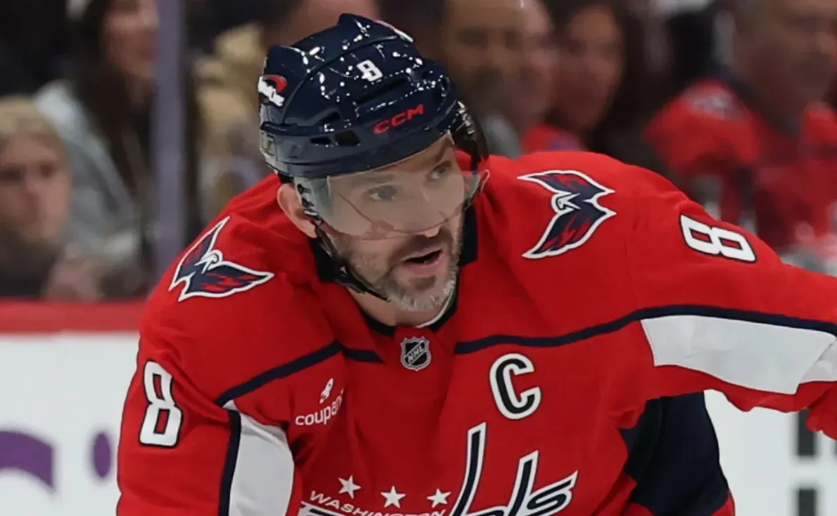 Capitals coach Spencer Carbery sends message to Alex Ovechkin following 2-goal night, 911th NHL goal