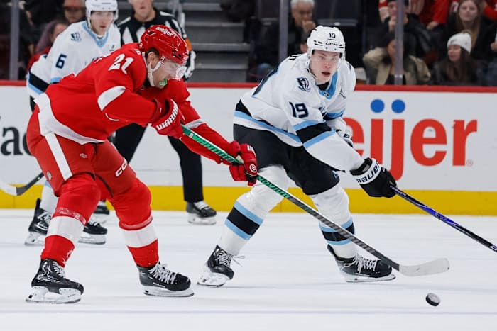 Detroit Red Wings fall to Utah, remain atop Atlantic Division