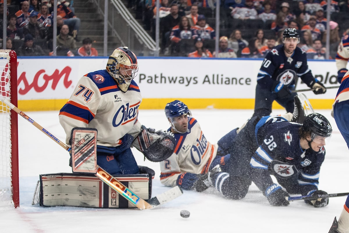 Edmonton Oilers score four goals in first period to win 6-2 against Winnipeg Jets