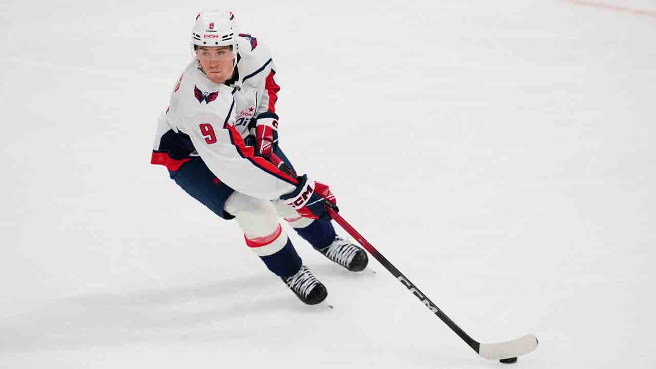 Capitals' Ryan Leonard exits vs. Ducks after hit from Trouba