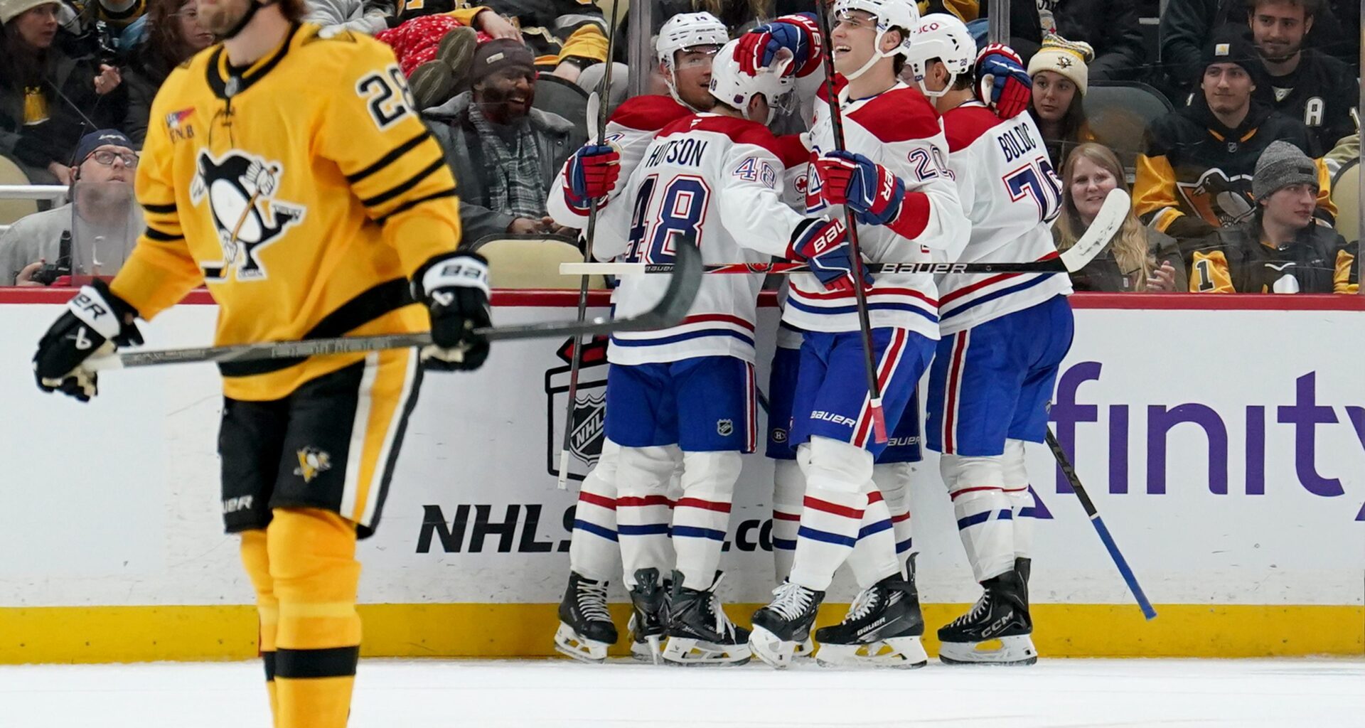 Canadiens' Fowler makes 33 saves to win NHL debut vs. Penguins