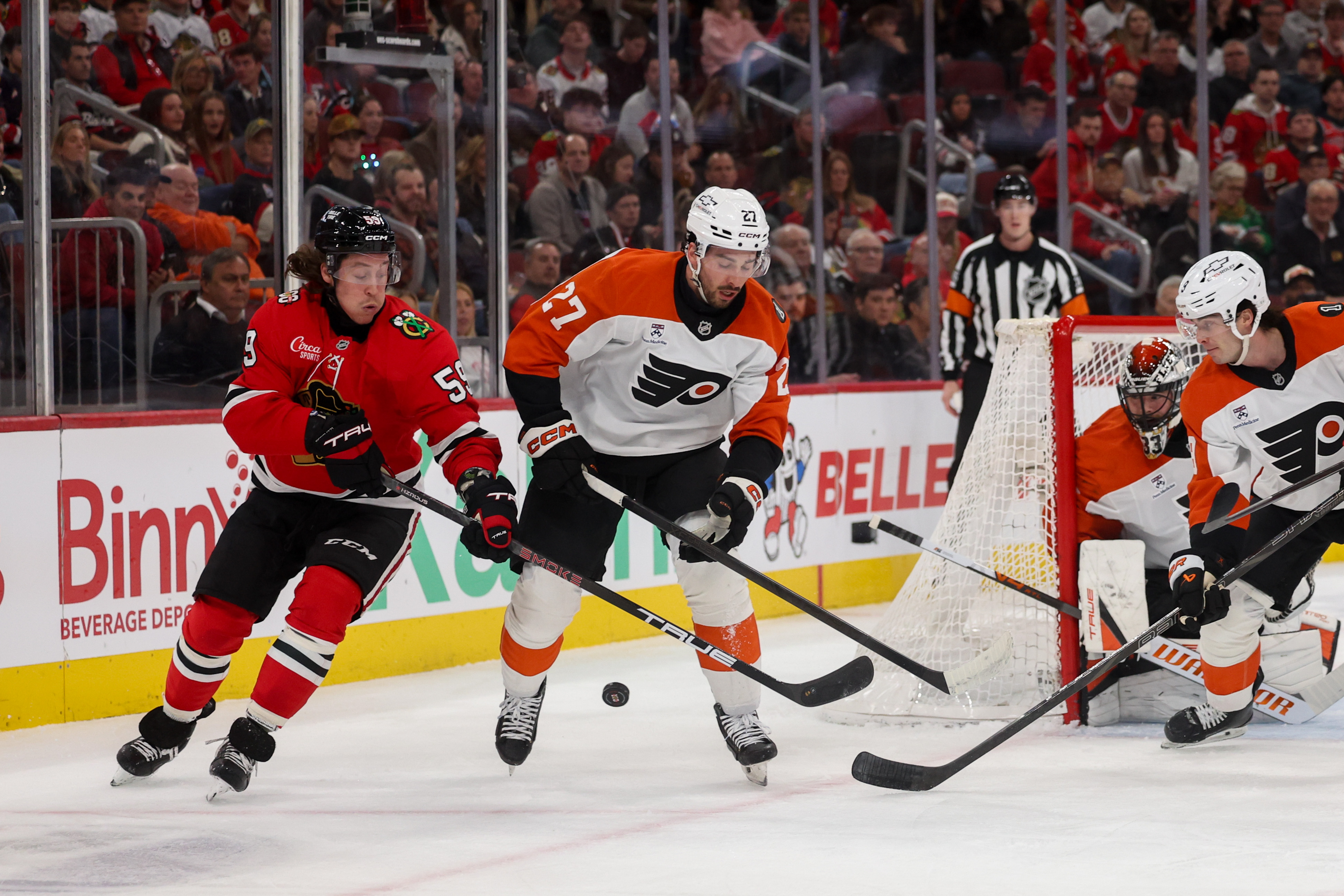 Chicago Blackhawks left wing Tyler Bertuzzi (59) tries to pass the puck past Philadelphia Flyers left wing Noah Cates (27) during the first period at the United Center Tuesday Dec. 23, 2025 in Chicago. (Armando L. Sanchez/Chicago Tribune)