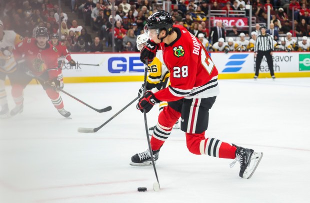 Blackhawks left wing Andre Burakovsky (28) shoots on goal during the first period against the Pittsburgh Penguins, Dec. 28, 2025, at the United Center. (Dominic Di Palermo/Chicago Tribune)