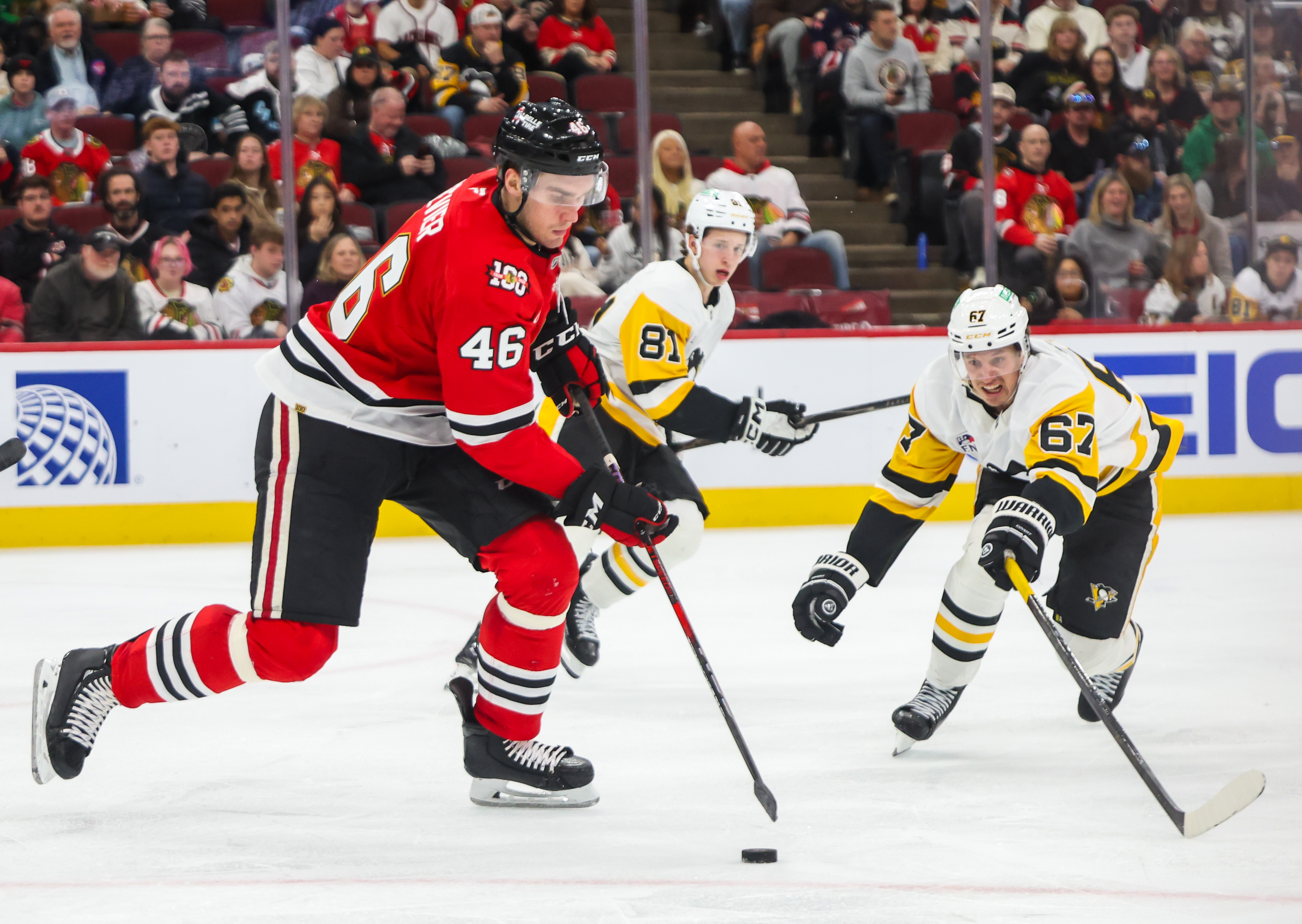 Blackhawks defenseman Louis Crevier (46) handles the puck during the second period against the Pittsburgh Penguins, Dec. 28, 2025, at the United Center. (Dominic Di Palermo/Chicago Tribune)