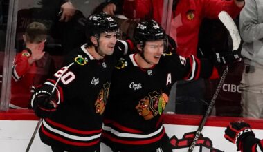 Chicago Blackhawks rally to snap 5-game winless streak
