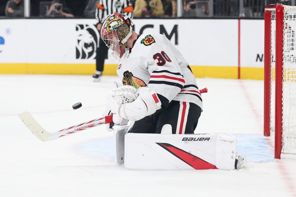 Chicago Blackhawks cruise past New York Rangers