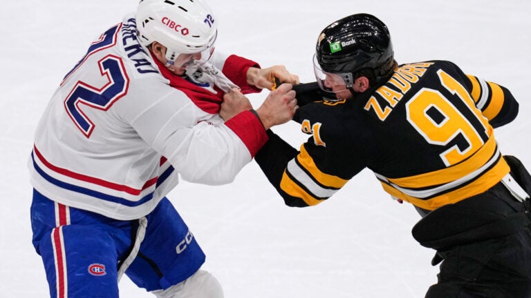 Bruins give up 4 goals to Canadiens in 3rd period, lose 6-2