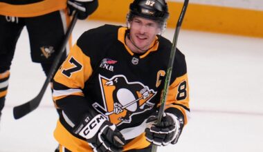 Sidney Crosby breaks Penguins scoring record previously held by Mario Lemieux