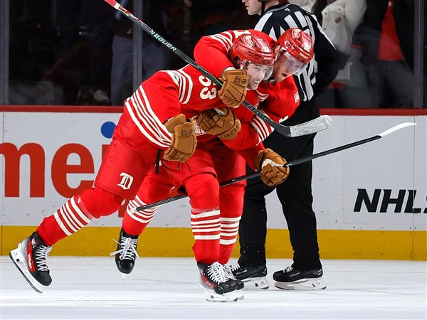 Red Wings outlast Capitals 3-2 in OT to sweep home-and-home series