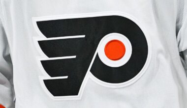 Philadelphia Flyers suspend announcer Tim Saunders for hot mic comment