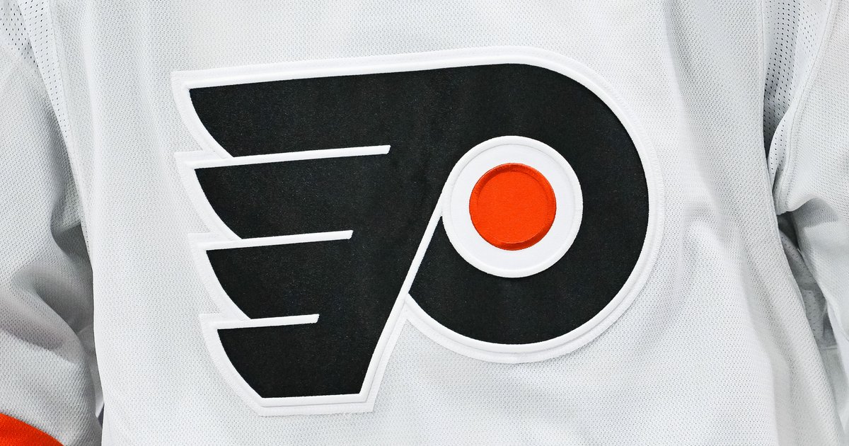 Philadelphia Flyers suspend announcer Tim Saunders for hot mic comment