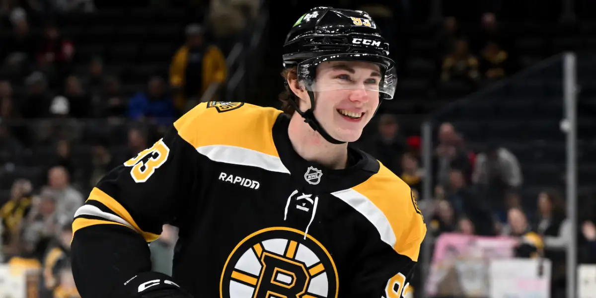 Fraser Minten skating for the Boston Bruins