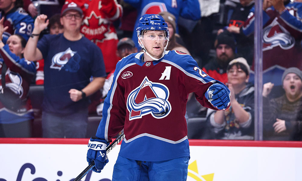 Nathan MacKinnon recognized as top NHL player for huge November