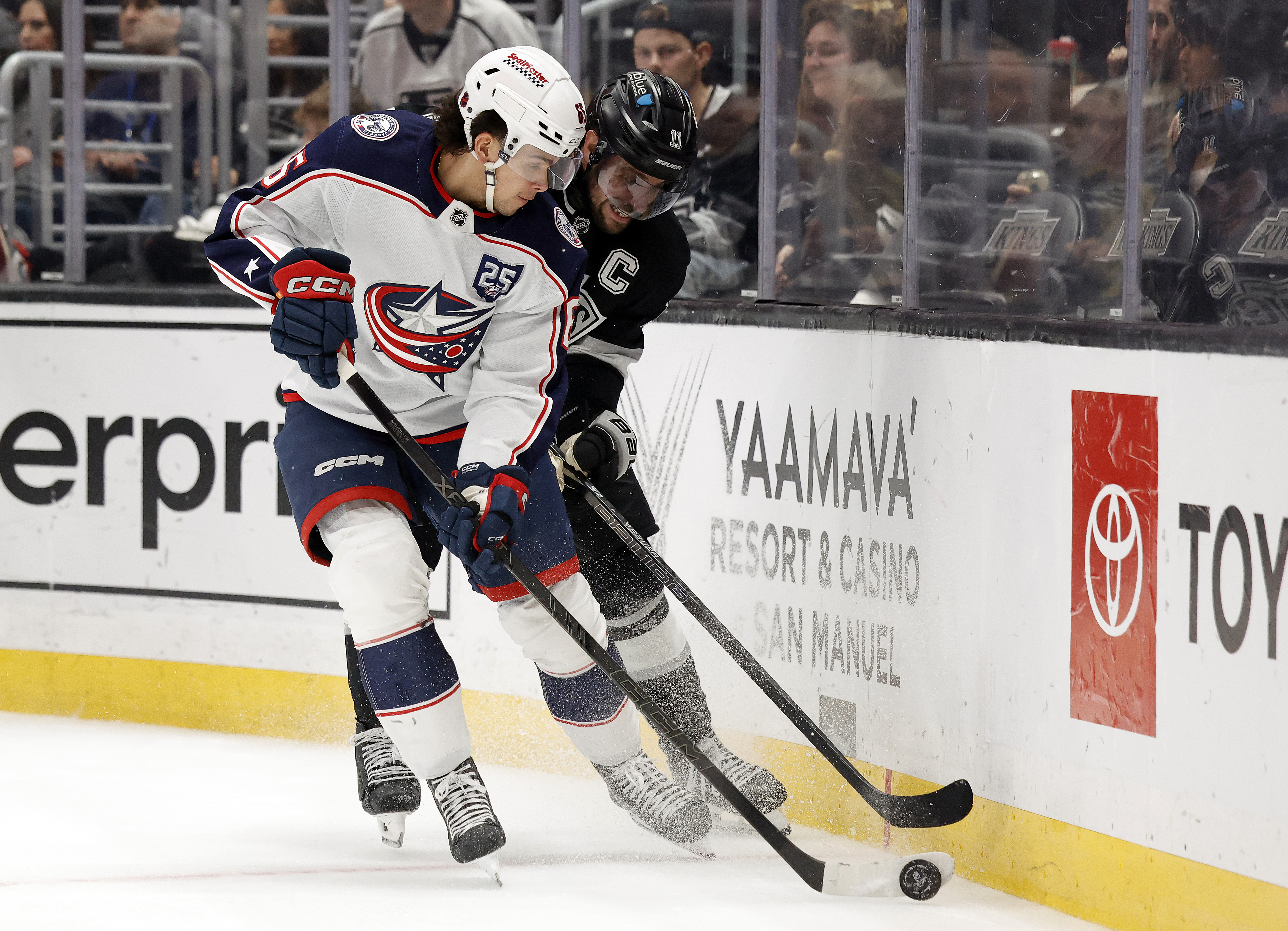 The Columbus Blue Jackets’ Luca del Bel Belluz, left, vies...