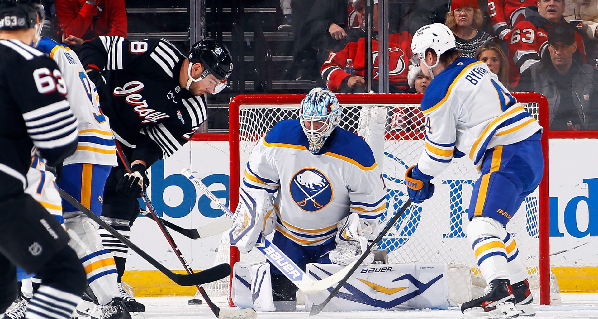 Luukkonen joins Lyon in helping Sabres to winning streak