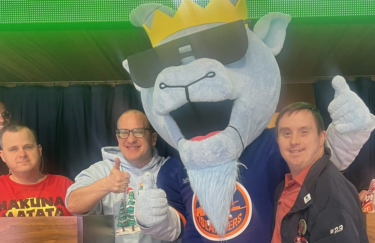 Life’s WORC residents root for Ny Islanders