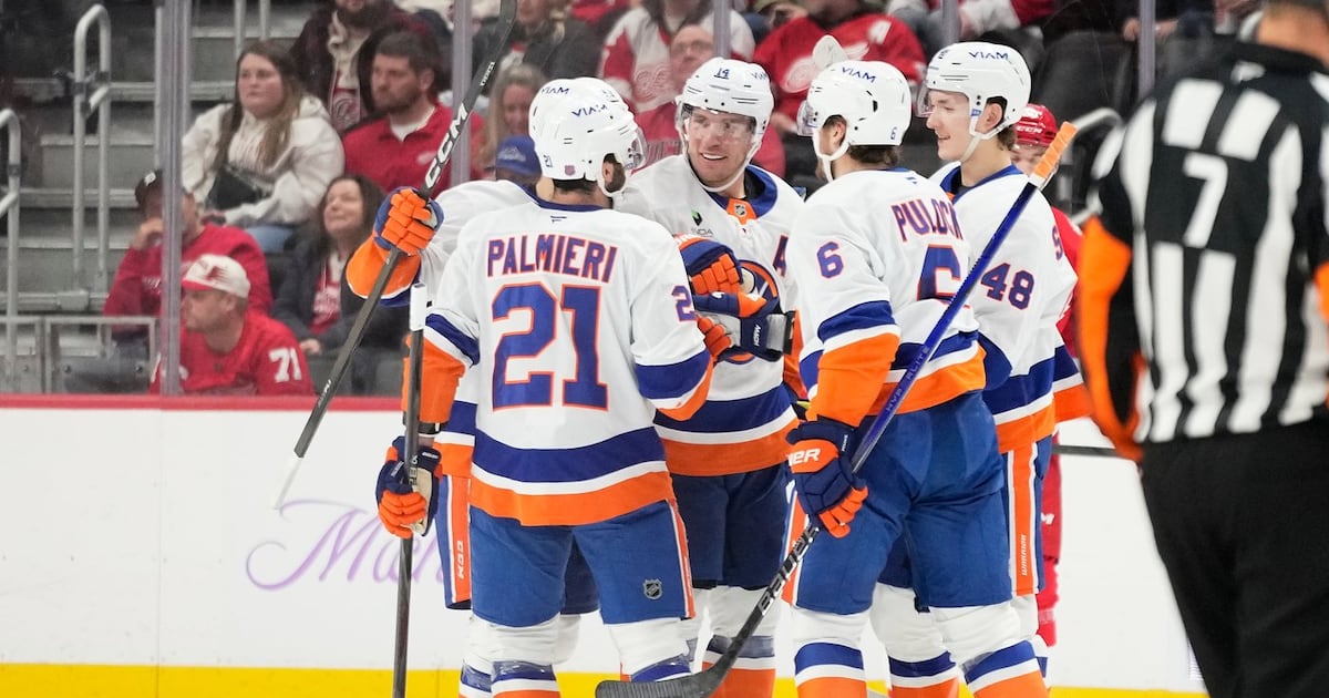New York Islanders end Tampa Bay Lightning’s seven-game win streak