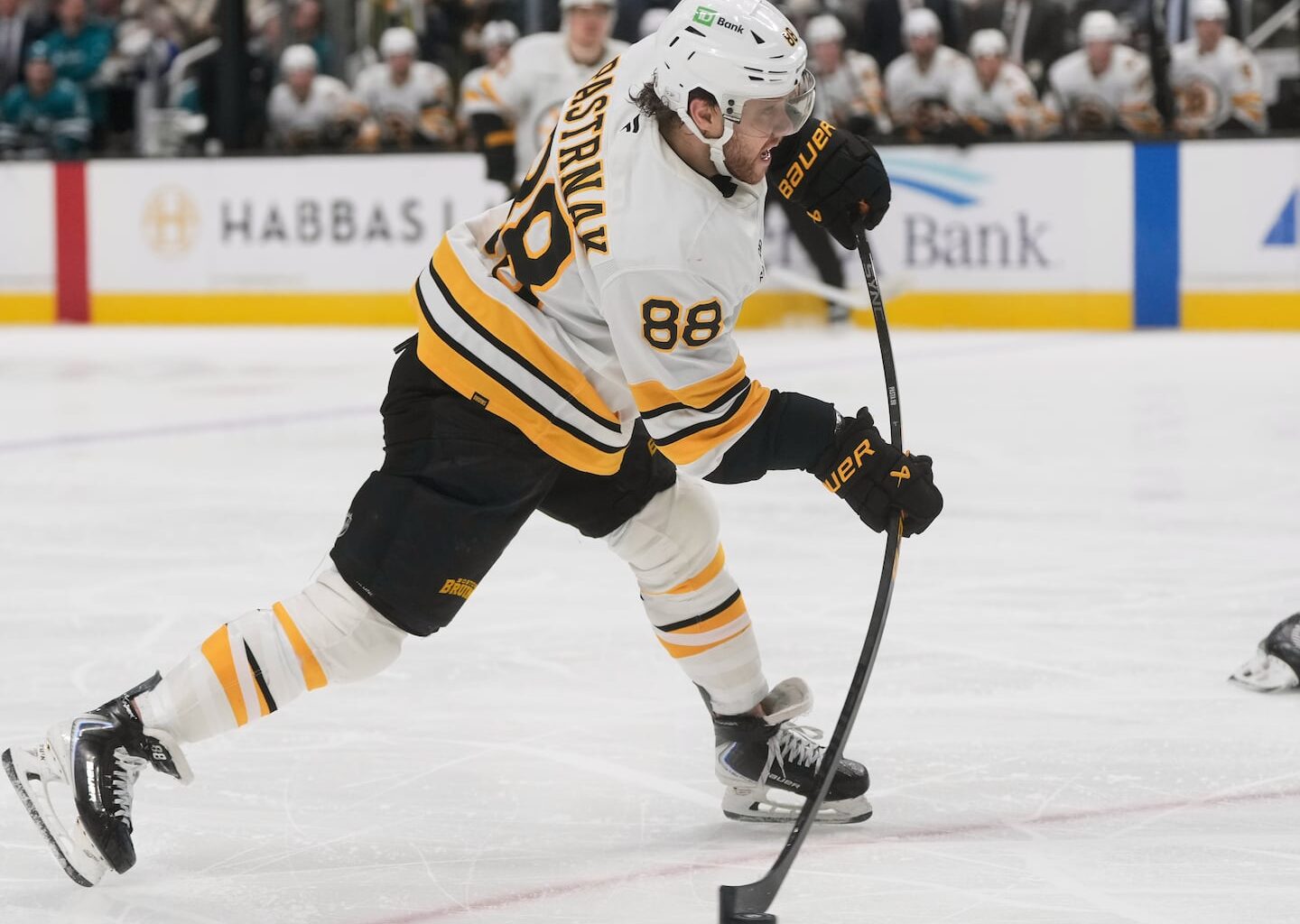 David Pastrnak scored a pair of goals, including an empty-netter, to punctuate the Bruins' 6-3 win over the Jets in Winnipeg, Manitoba, Thursday night.