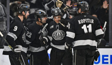 Kings Annihilate Blackhawks at Home With 6-0 Thumping