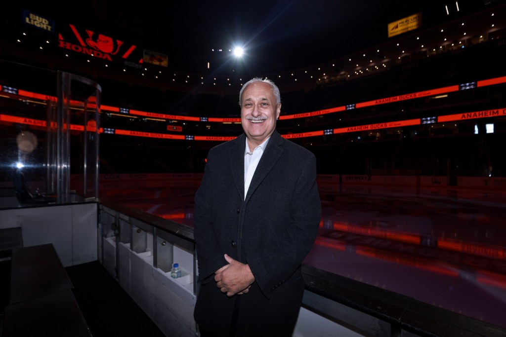 Ducks broadcaster Steve Carroll keeps on going – Daily Breeze